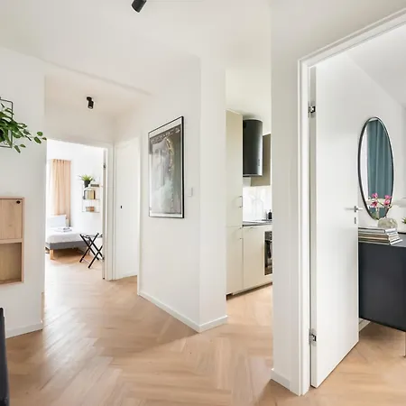 Lägenhet Saska Kepa 2-bedroom By Bookinghost