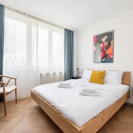 Saska Kepa 2-bedroom By Bookinghost Lägenhet