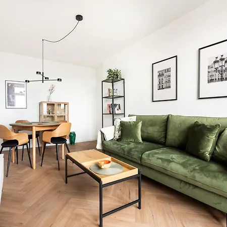 Saska Kepa 2-bedroom Apartment