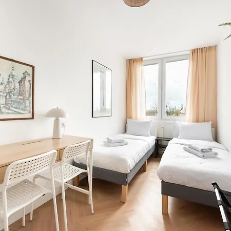Saska Kepa 2-bedroom By Bookinghost Apartamento
