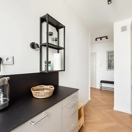 Saska Kepa 2-bedroom Apartment *