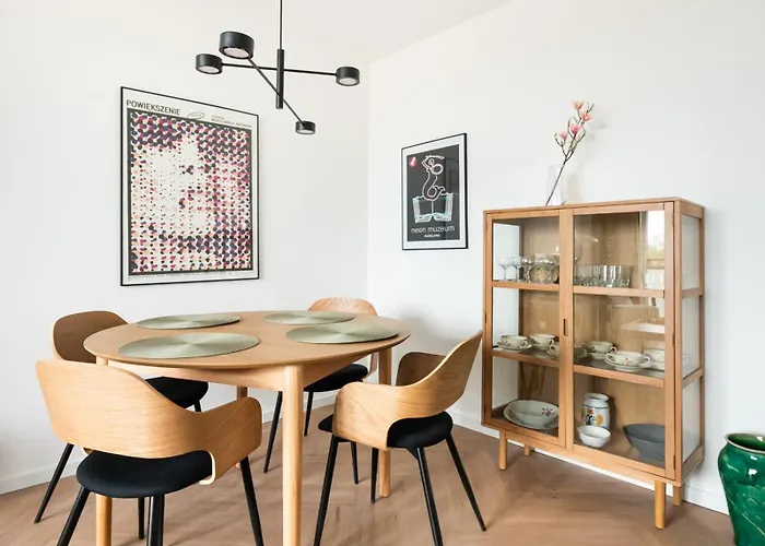 Saska Kepa 2-bedroom By Bookinghost * Warszawa