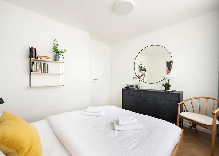 Saska Kepa 2-bedroom By Bookinghost Warszawa